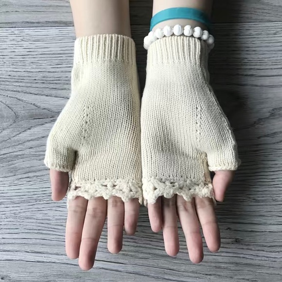 🌟 HOST PICK 🌟 White Embroidery Gloves Women's Knit Gloves Flower Fingerless - Picture 2 of 3